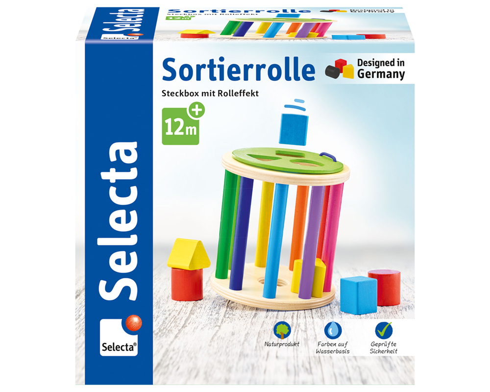 62076_Bauernhof_Klettini_FS50_09_2019 Boîte de Selecta Sortierrolle, une boîte à formes cylindrique en bois coloré pour les 12 mois et plus.